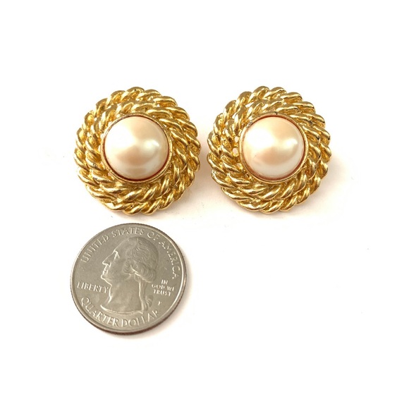 Vintage clip on earrings - Picture 2 of 2